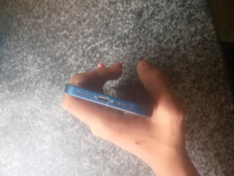 Apple iPhone 12 3
