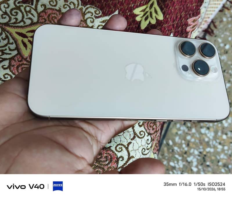 Apple iPhone 16 Pro Max 0