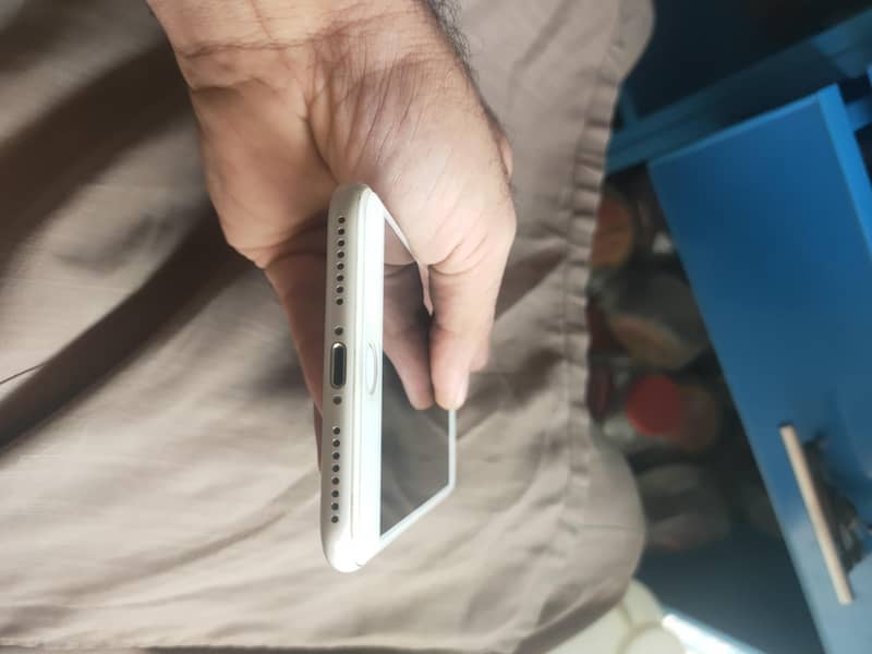 Apple iPhone 7 Plus 2