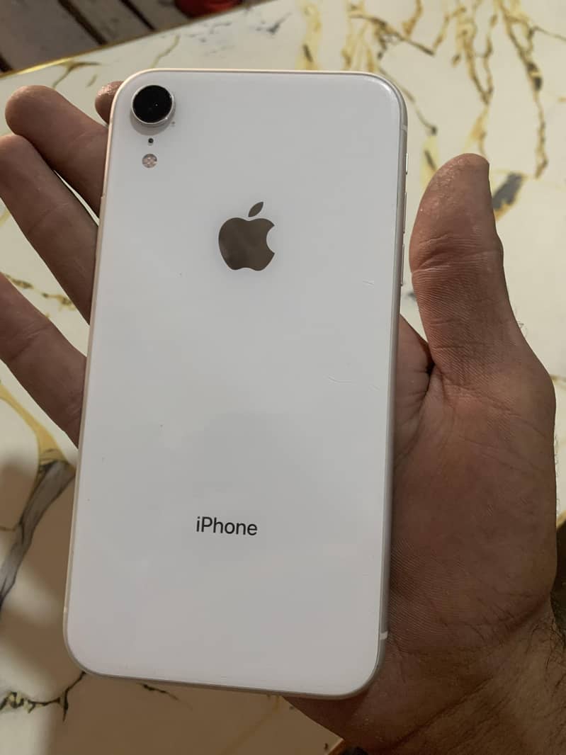 Apple iPhone XR 1