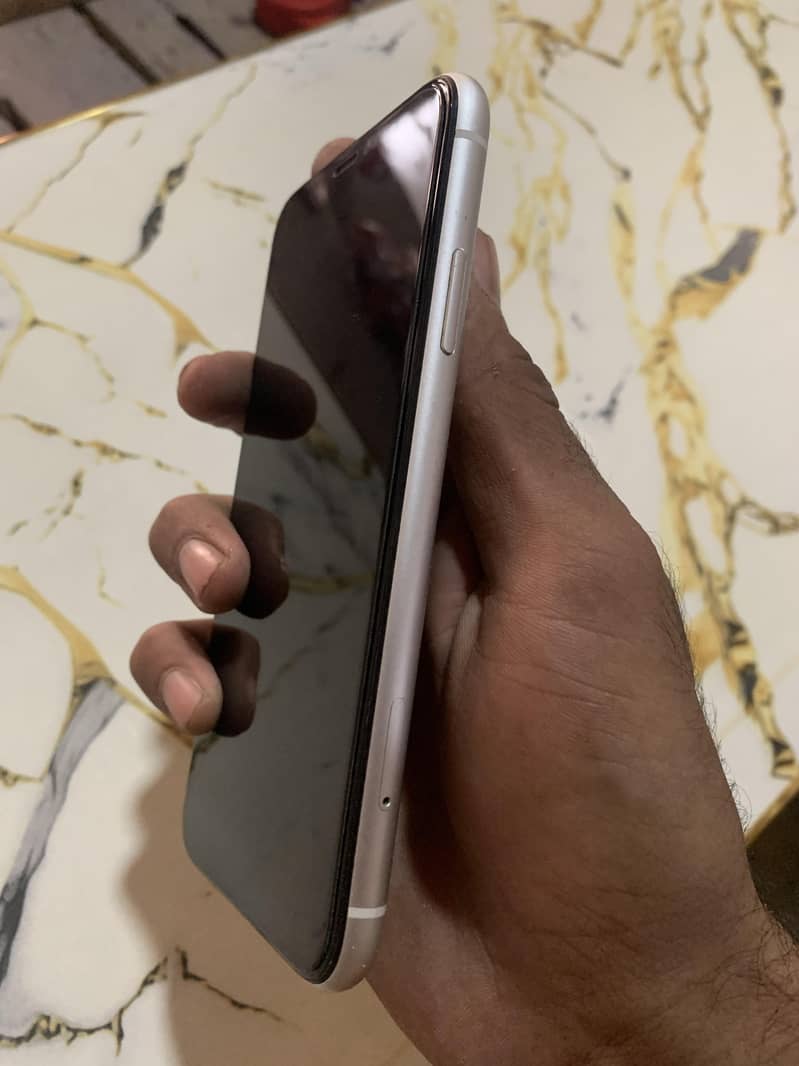 Apple iPhone XR 3