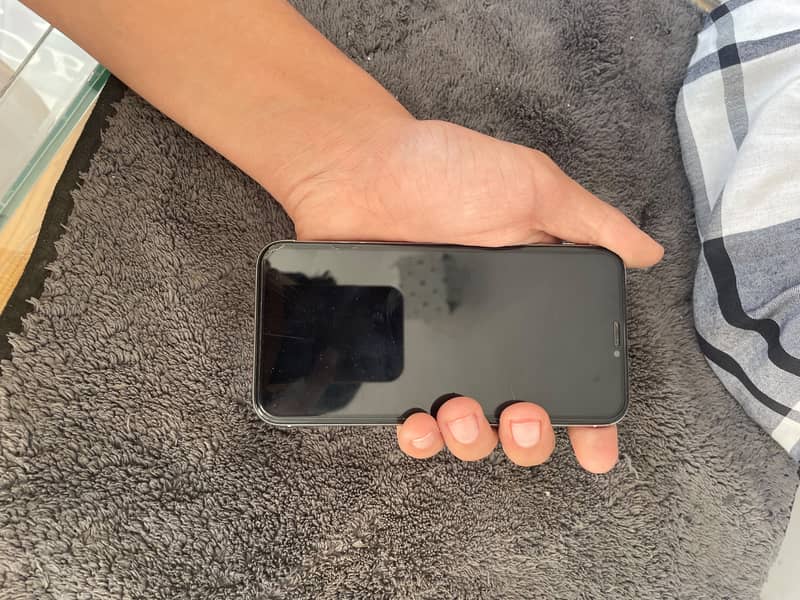 Apple iPhone X 4