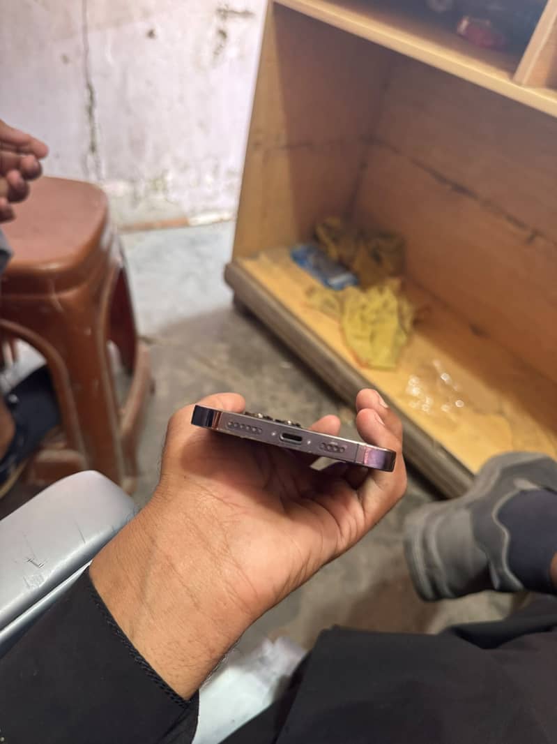 Apple iPhone 14 Pro Max 6