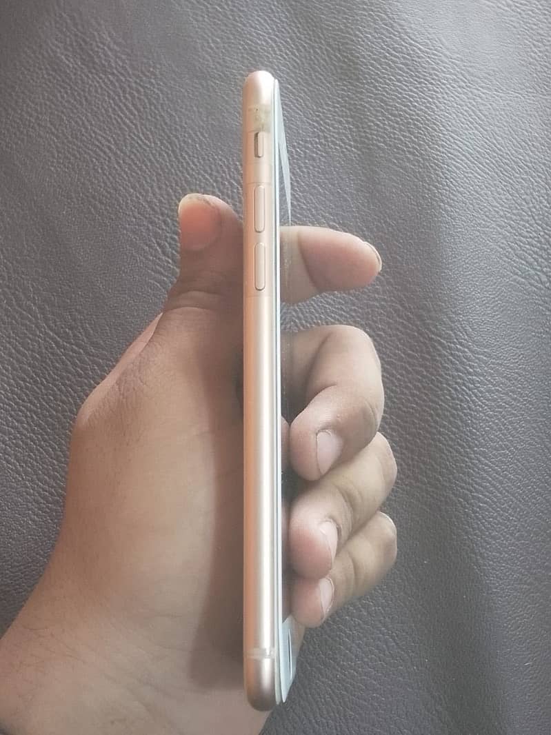 Apple iPhone 8 3