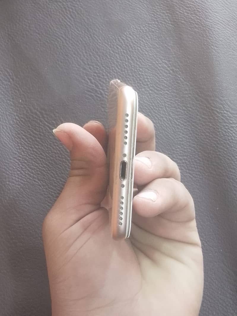 Apple iPhone 8 4