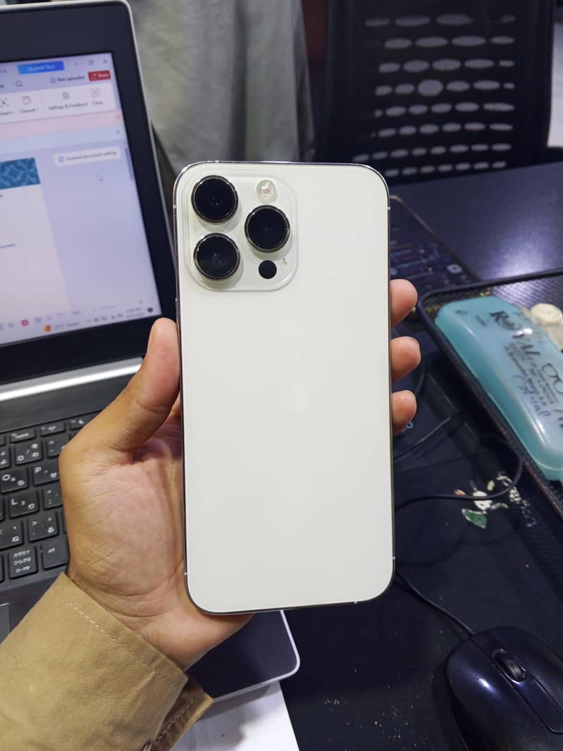 Apple iPhone 14 Pro Max 0