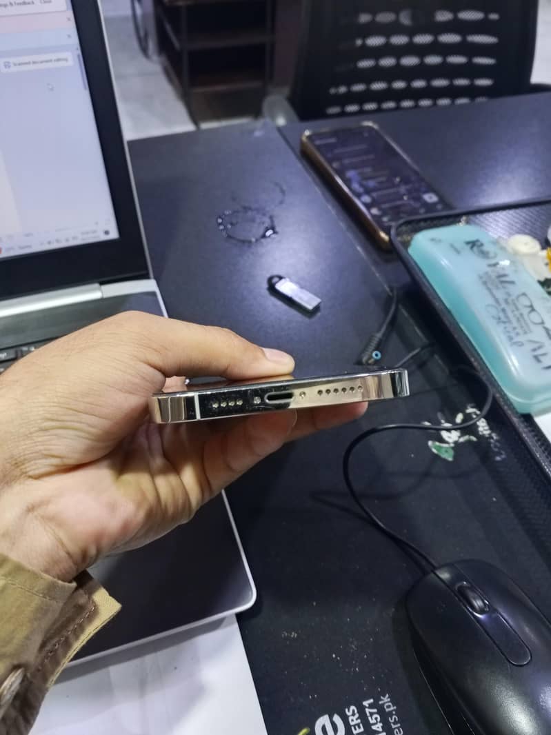 Apple iPhone 14 Pro Max 1