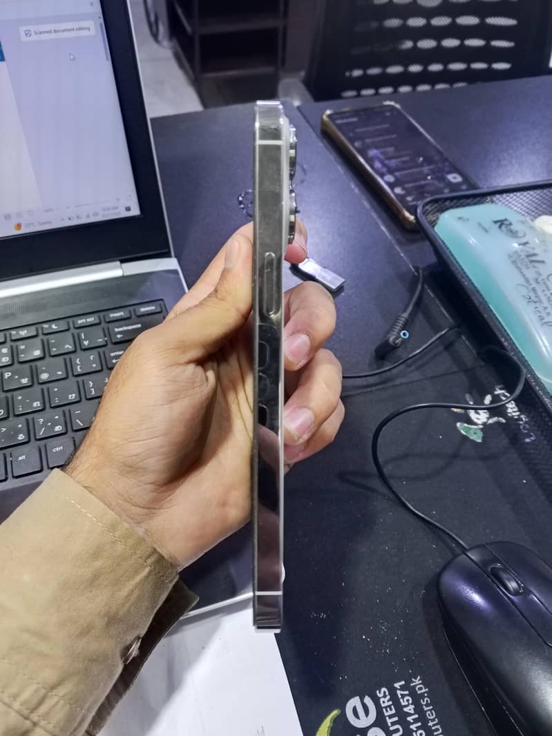 Apple iPhone 14 Pro Max 3