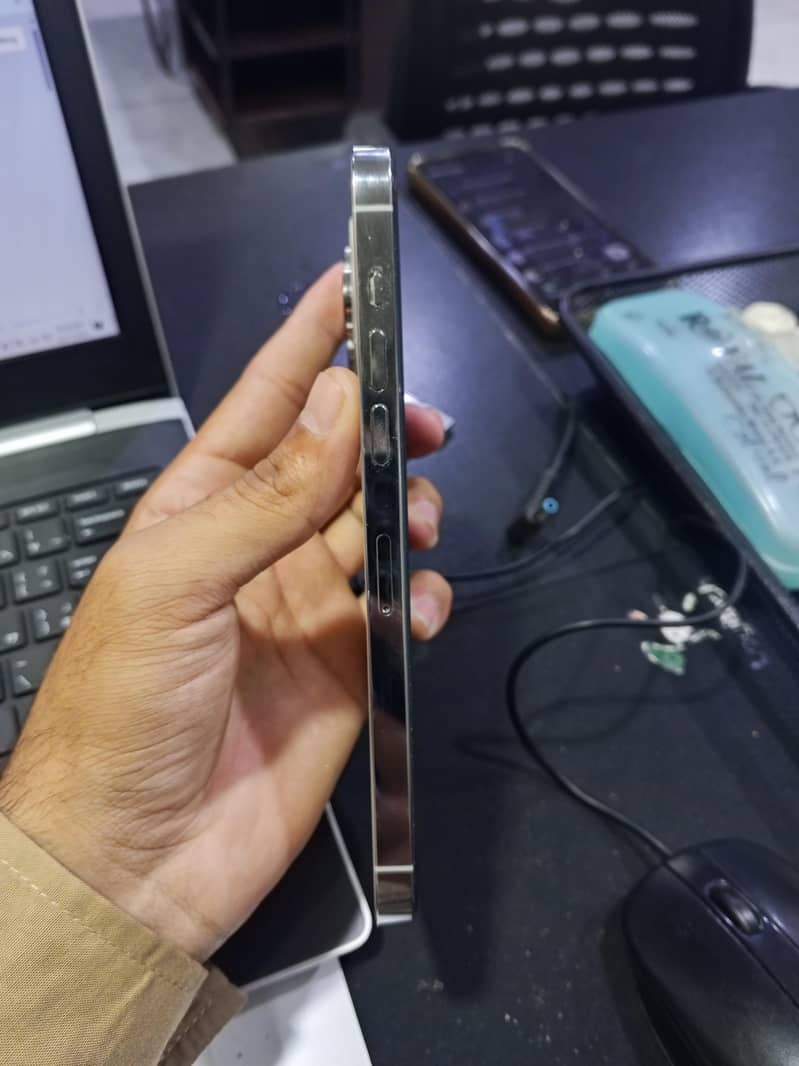 Apple iPhone 14 Pro Max 4