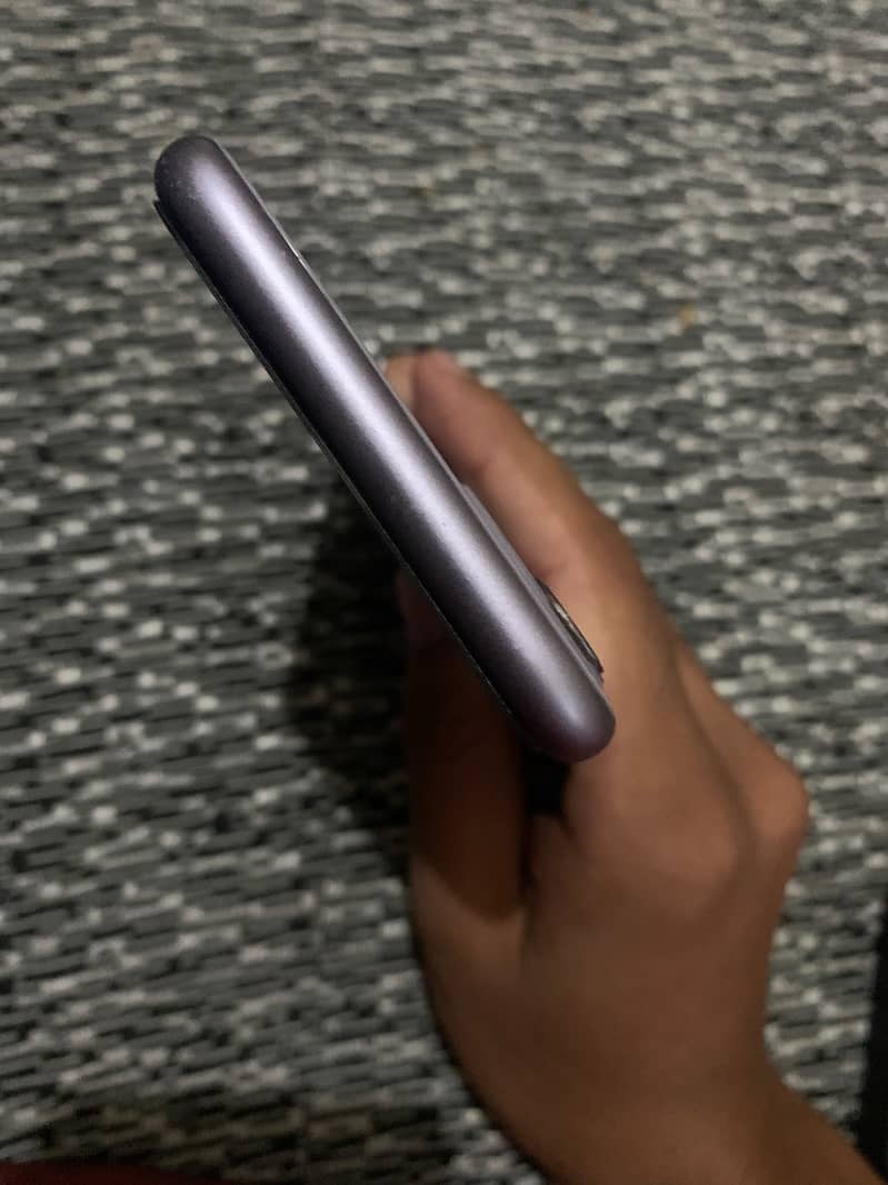 Apple iPhone 11 6