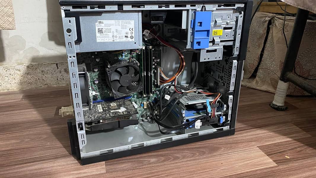 Dell computer. 5