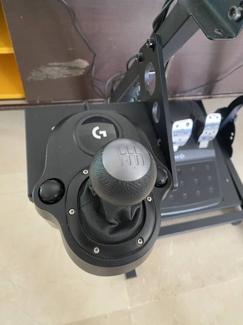 Logitech G29 + shifter + stand 3