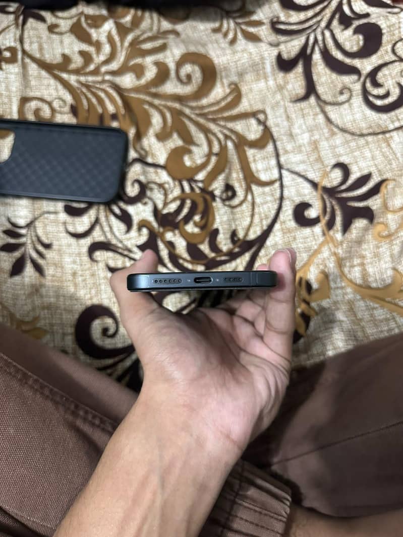 Apple iPhone 15 Pro Max 3