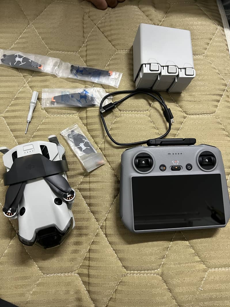 Dji Mini 4 Pro Drone Full combo - Almost Brand New Screen Remote 4