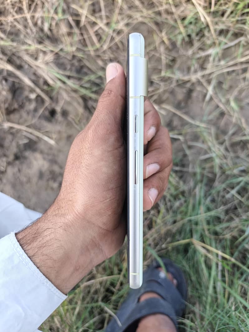 Google Pixel 7 4