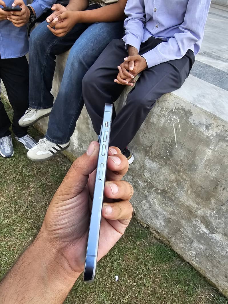 Apple iPhone 13 Pro Max 2