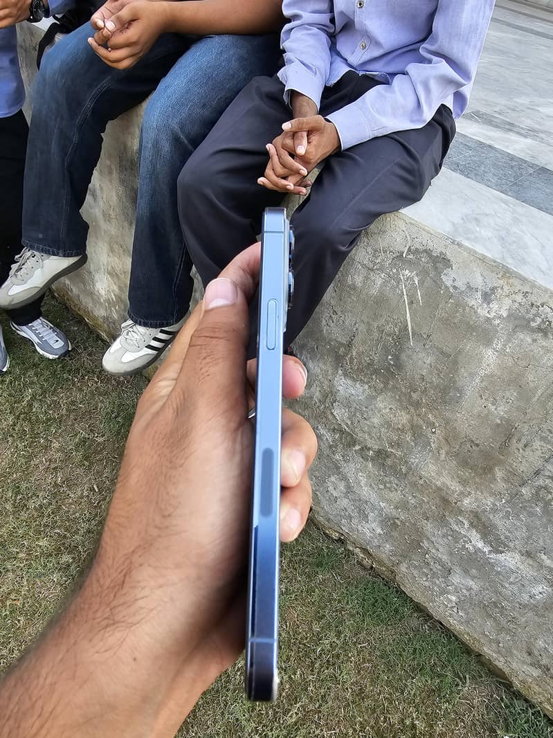 Apple iPhone 13 Pro Max 4