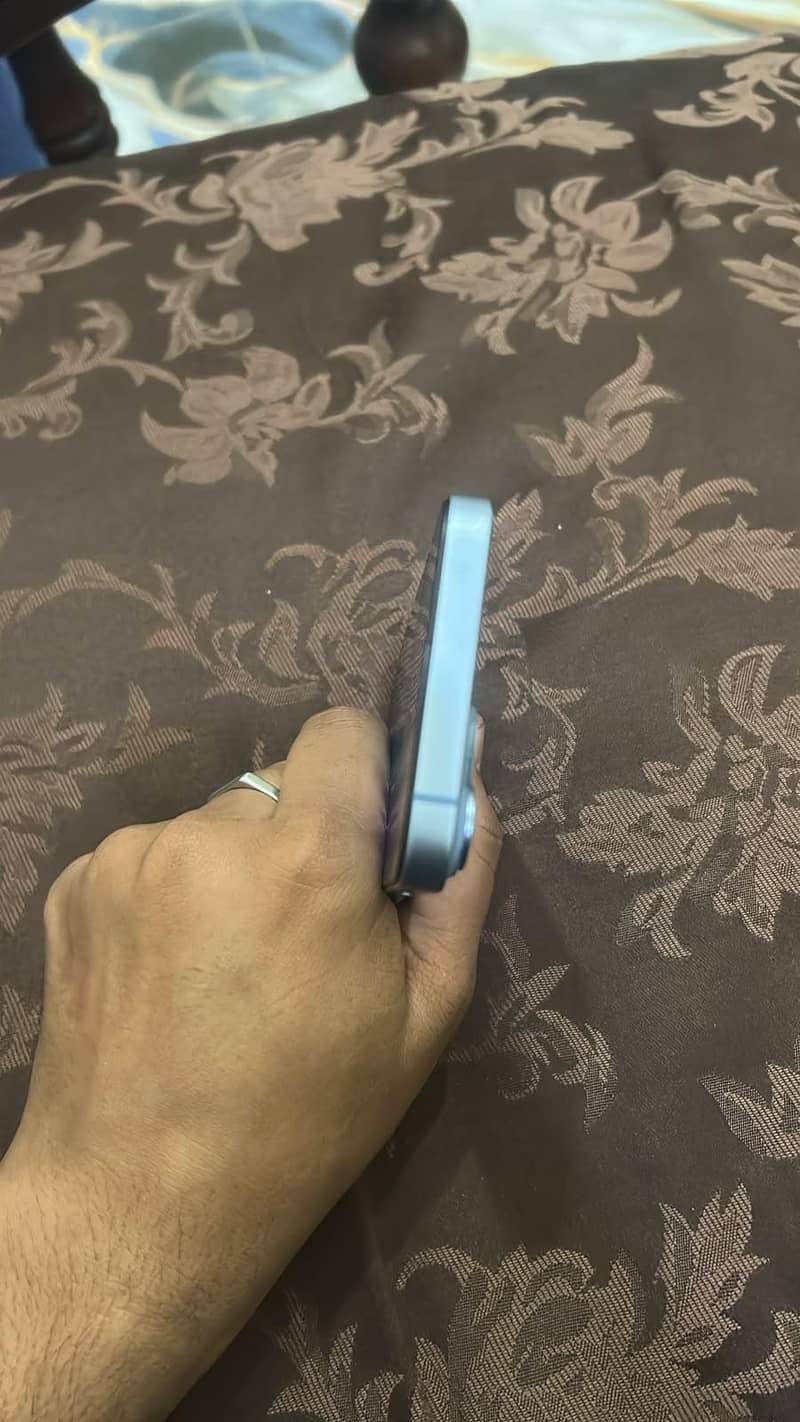 Apple iPhone 14 3