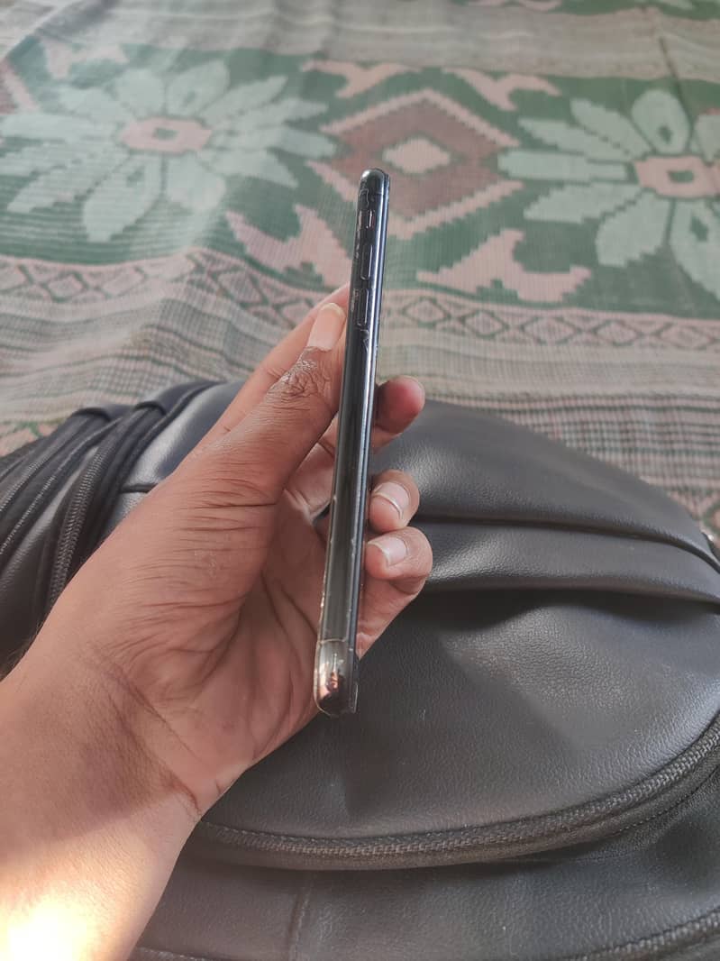 Apple iPhone X 0