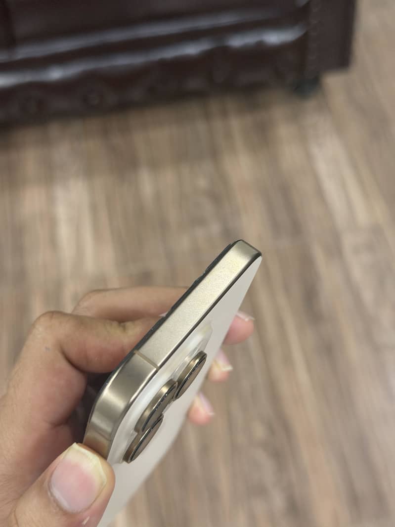 Apple iPhone 16 Pro 4