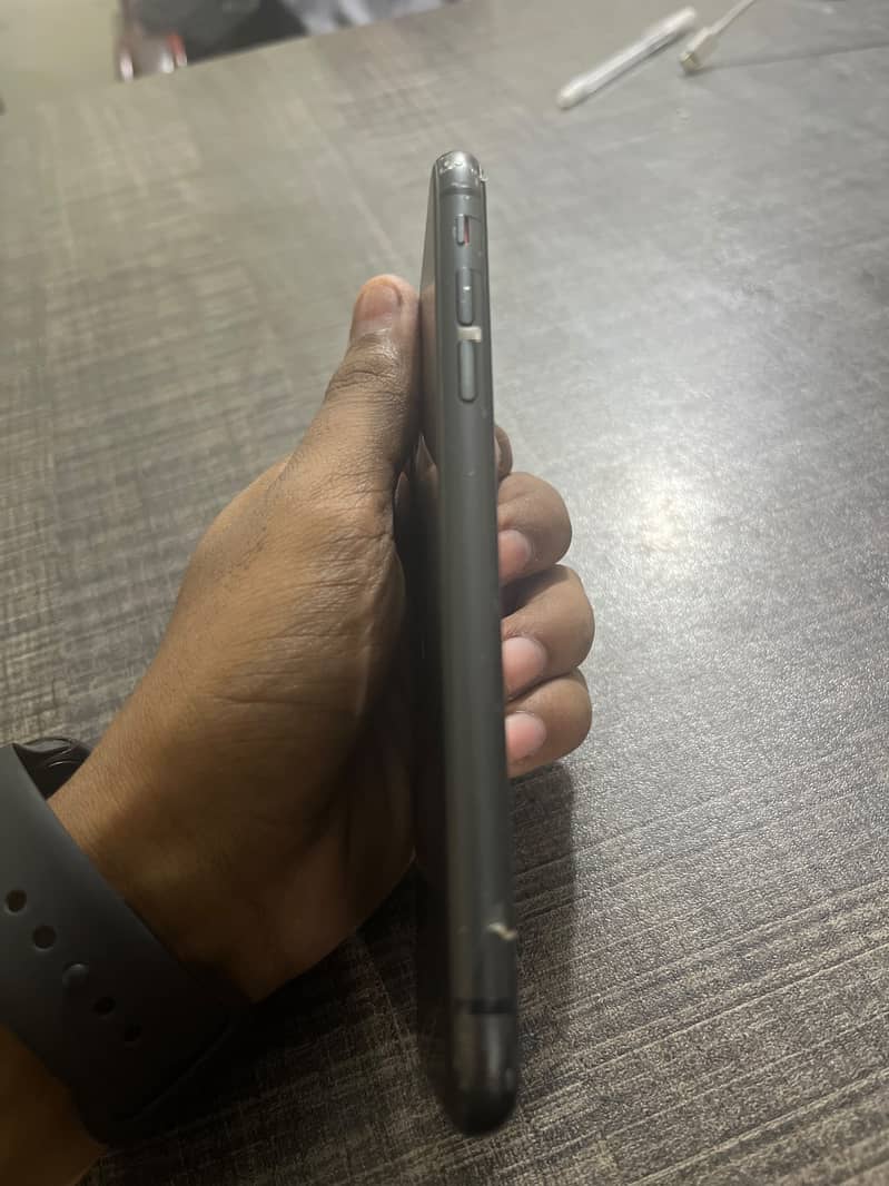 Apple iPhone 11 5