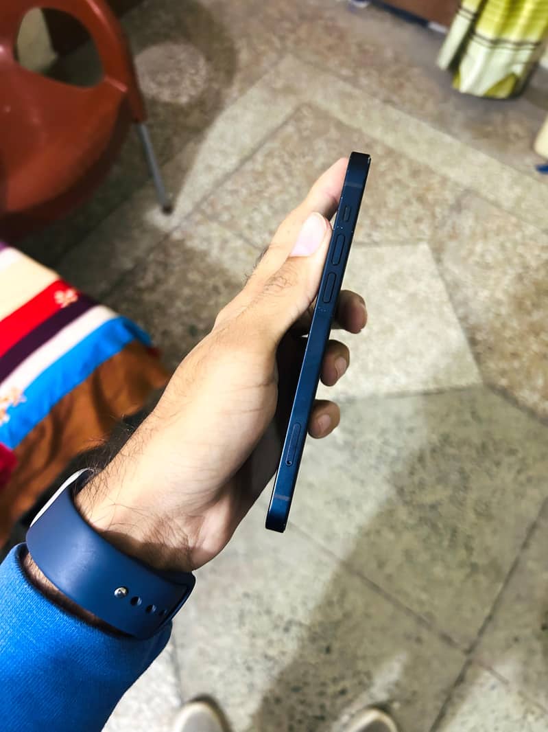 Apple iPhone 12 2