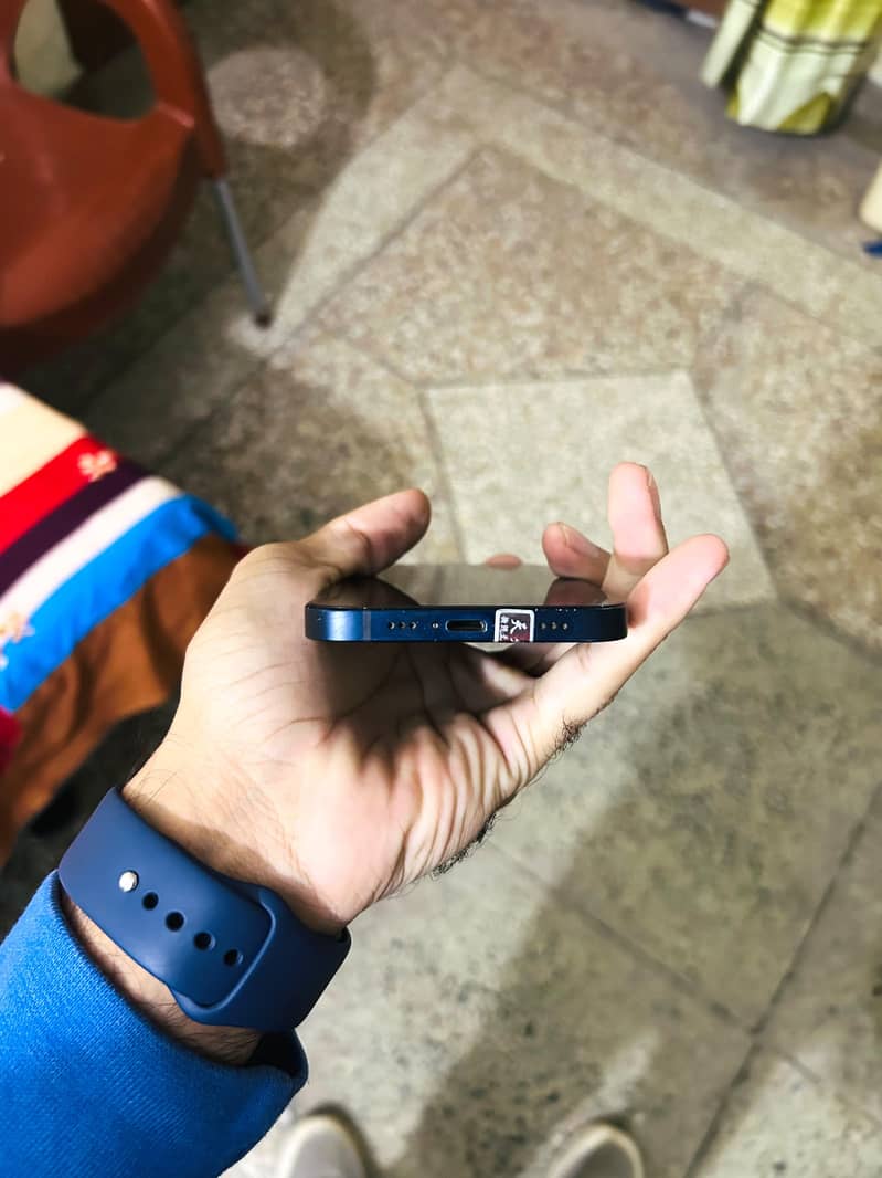 Apple iPhone 12 3
