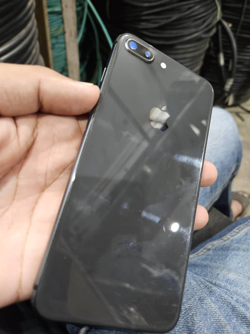 Apple iPhone 8 Plus 0