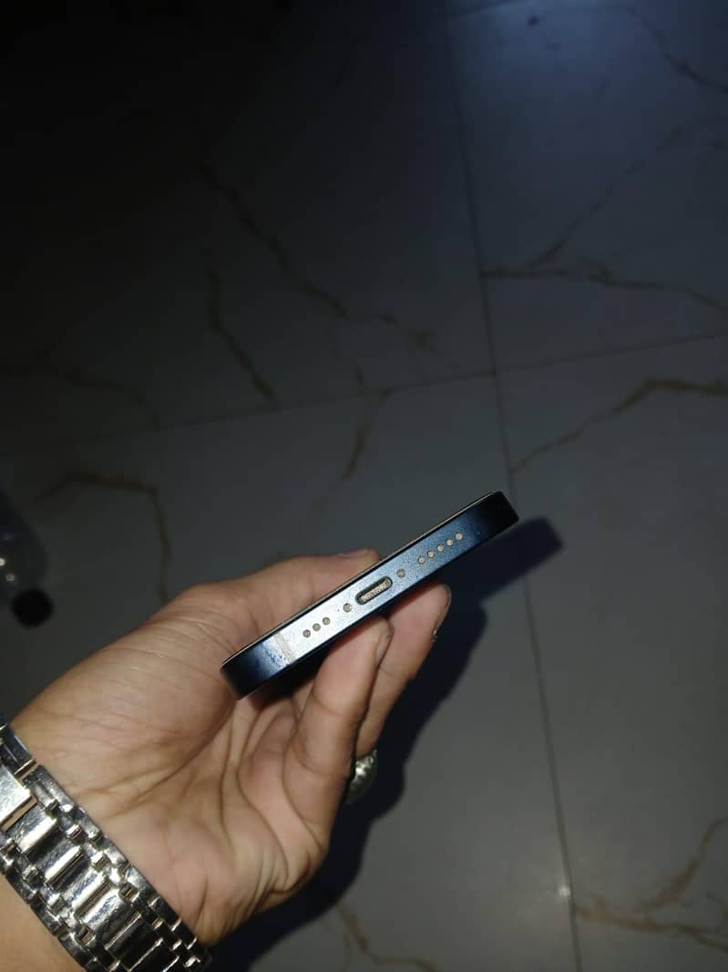 Apple iPhone 14 3