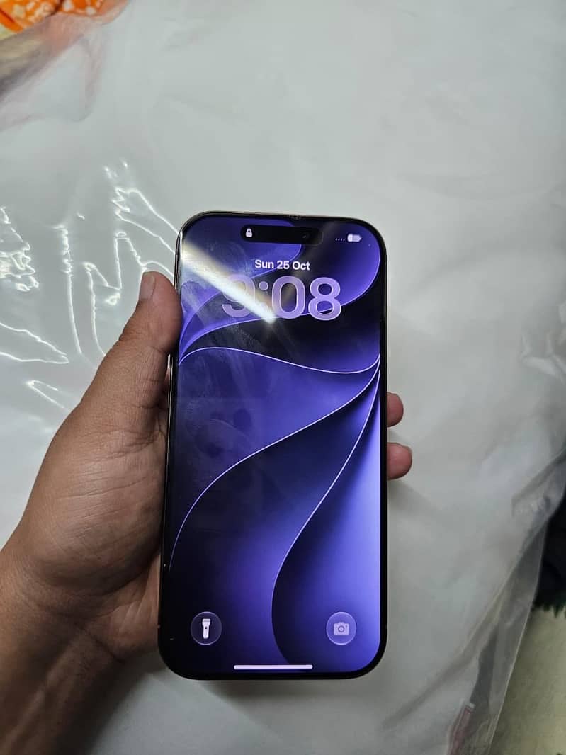 Apple iPhone 16 Pro 3