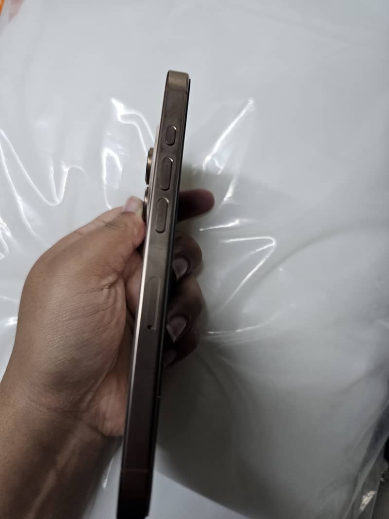 Apple iPhone 16 Pro 5