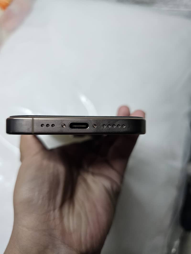 Apple iPhone 16 Pro 7