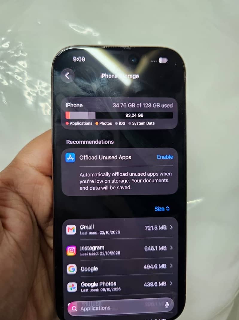 Apple iPhone 16 Pro 8