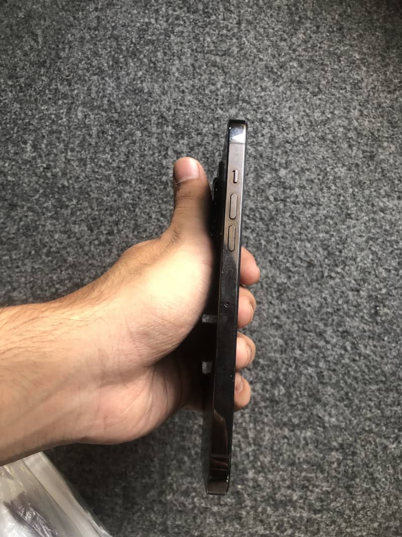 Apple iPhone 13 Pro Max 4