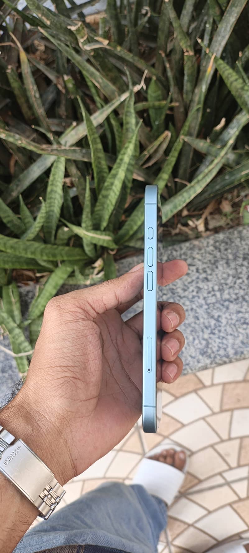 Apple iPhone 16 2