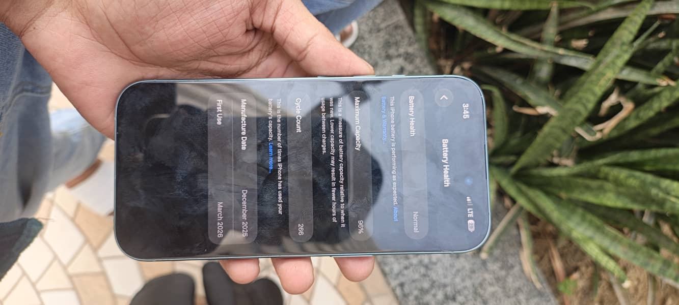 Apple iPhone 16 5