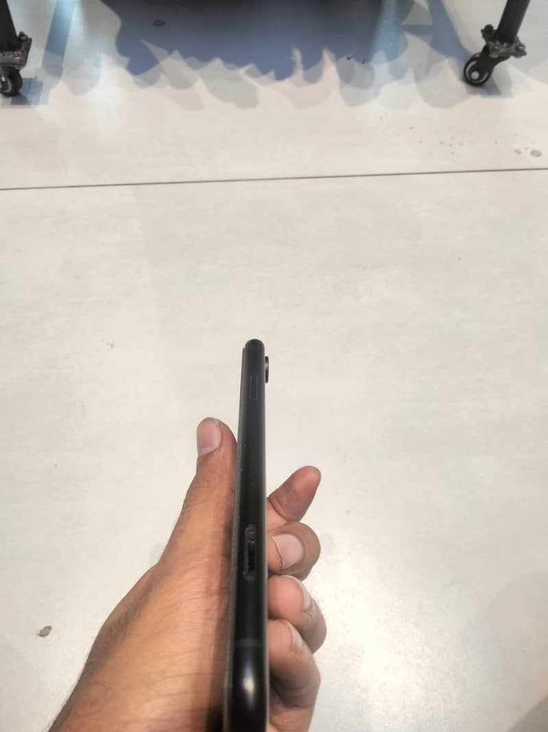 Apple iPhone XR 6