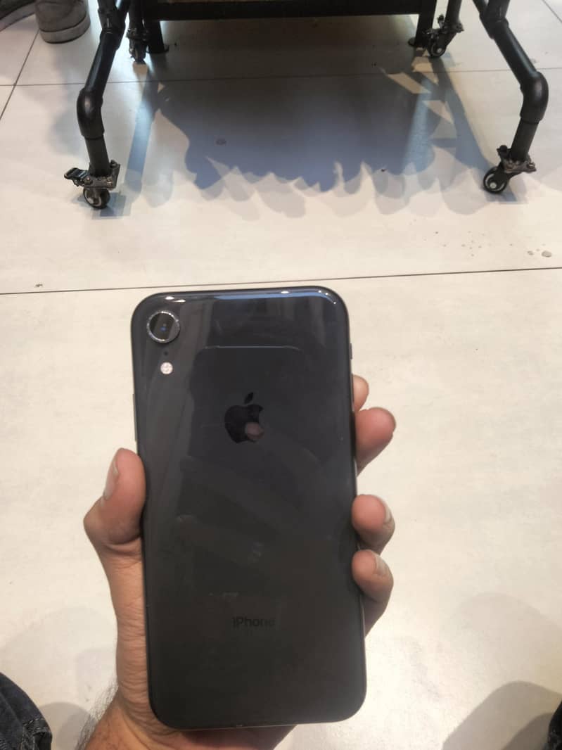 Apple iPhone XR 7