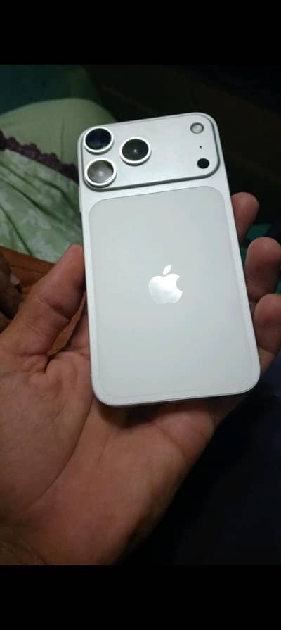 Apple iPhone XR convert 17 pro