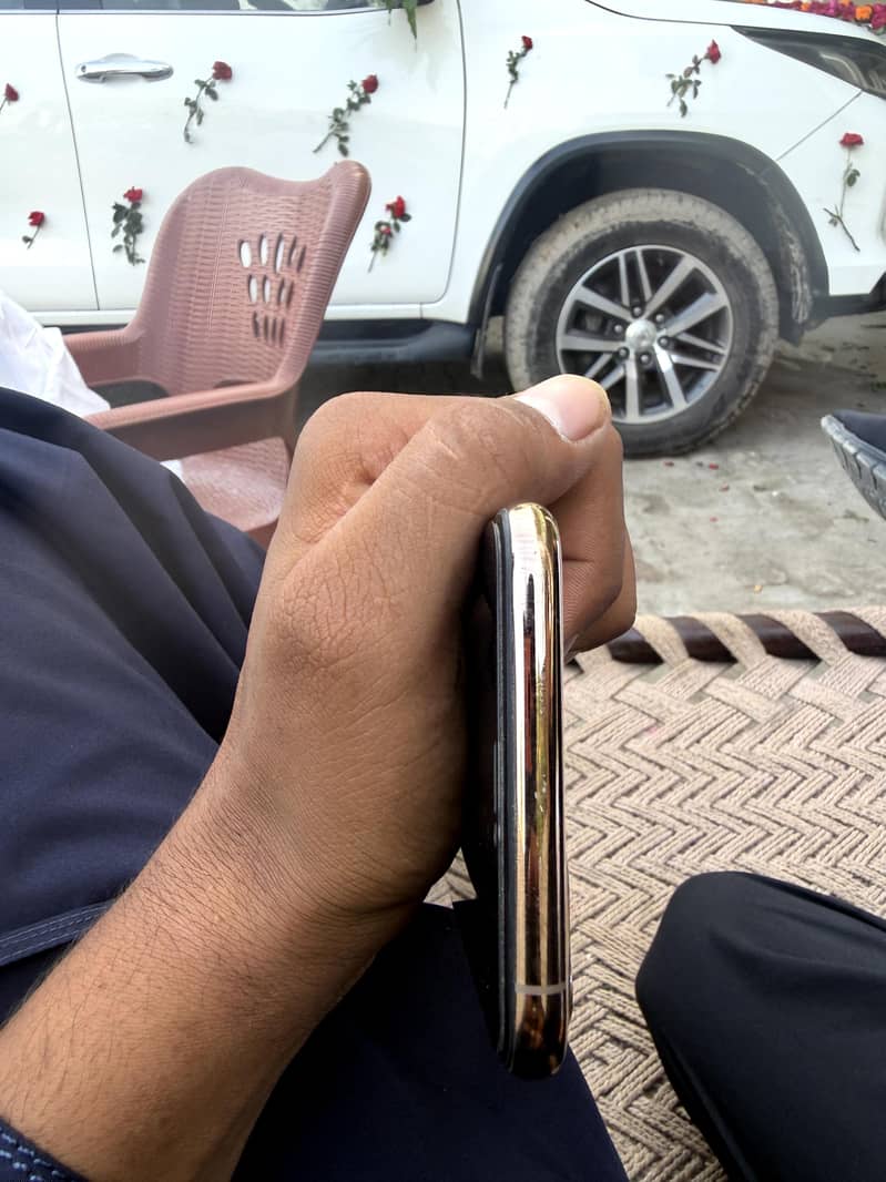 Apple iPhone 11 Pro Max 2