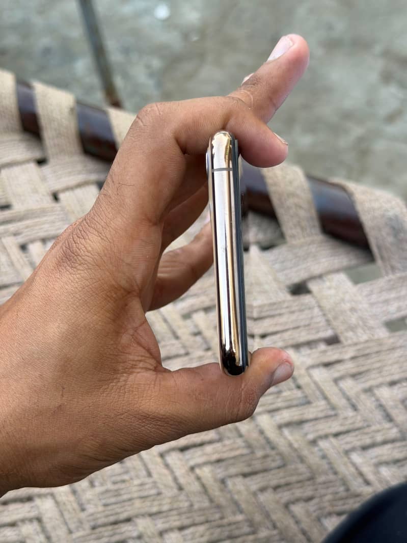 Apple iPhone 11 Pro Max 3
