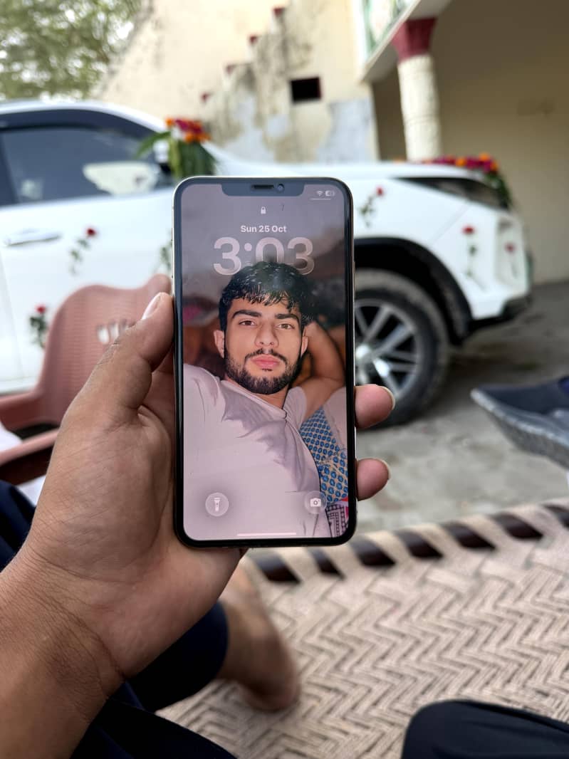 Apple iPhone 11 Pro Max 4