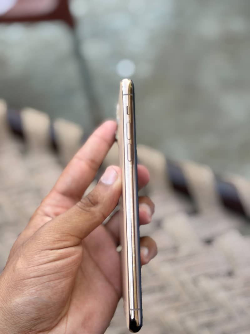 Apple iPhone 11 Pro Max 8