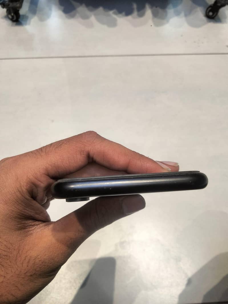 Apple iPhone XR 4