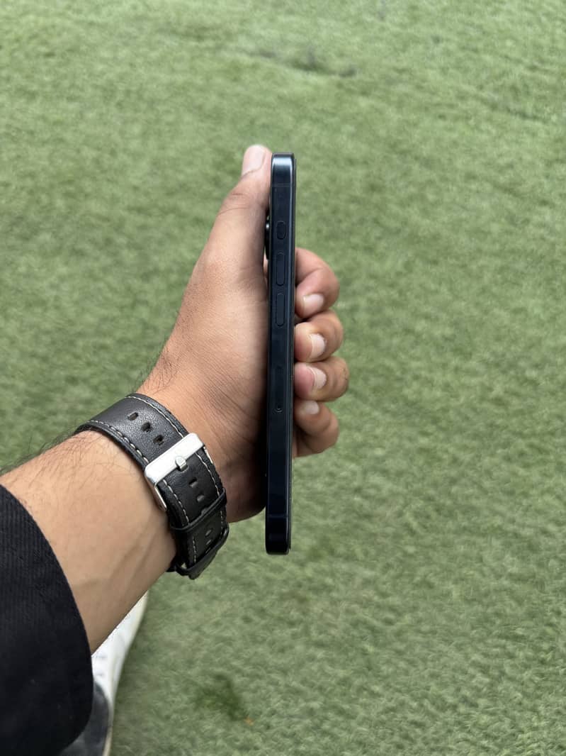 Apple iPhone 15 Pro 2
