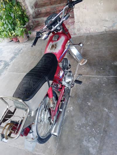 Yamaha 100Cc hn bike mry apny use my hn bot fit chalta hn