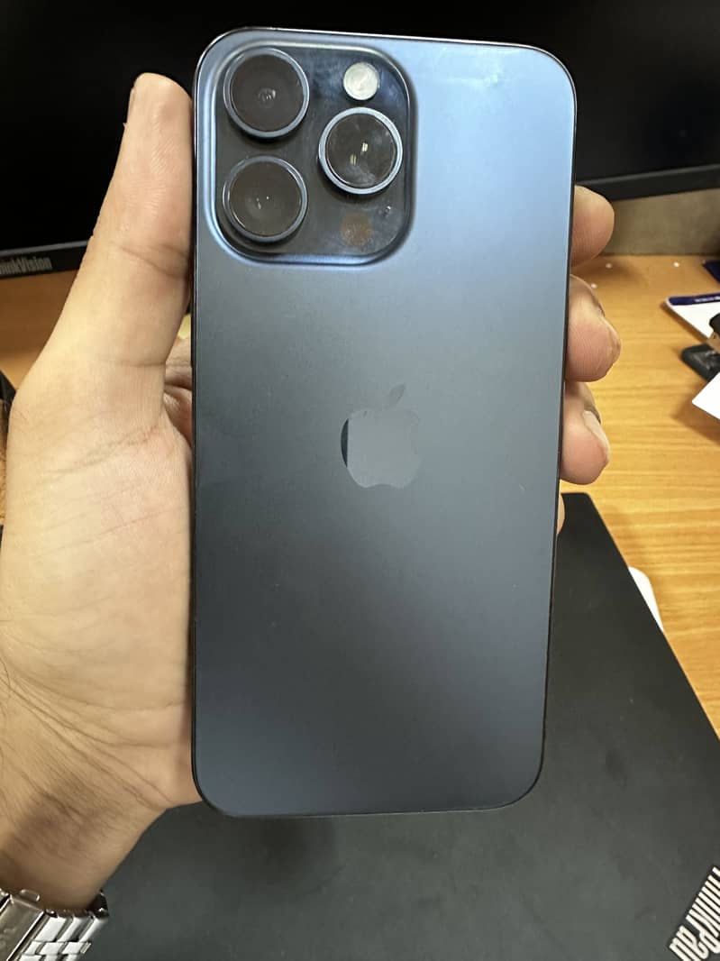 Apple iPhone 15 Pro Max 1