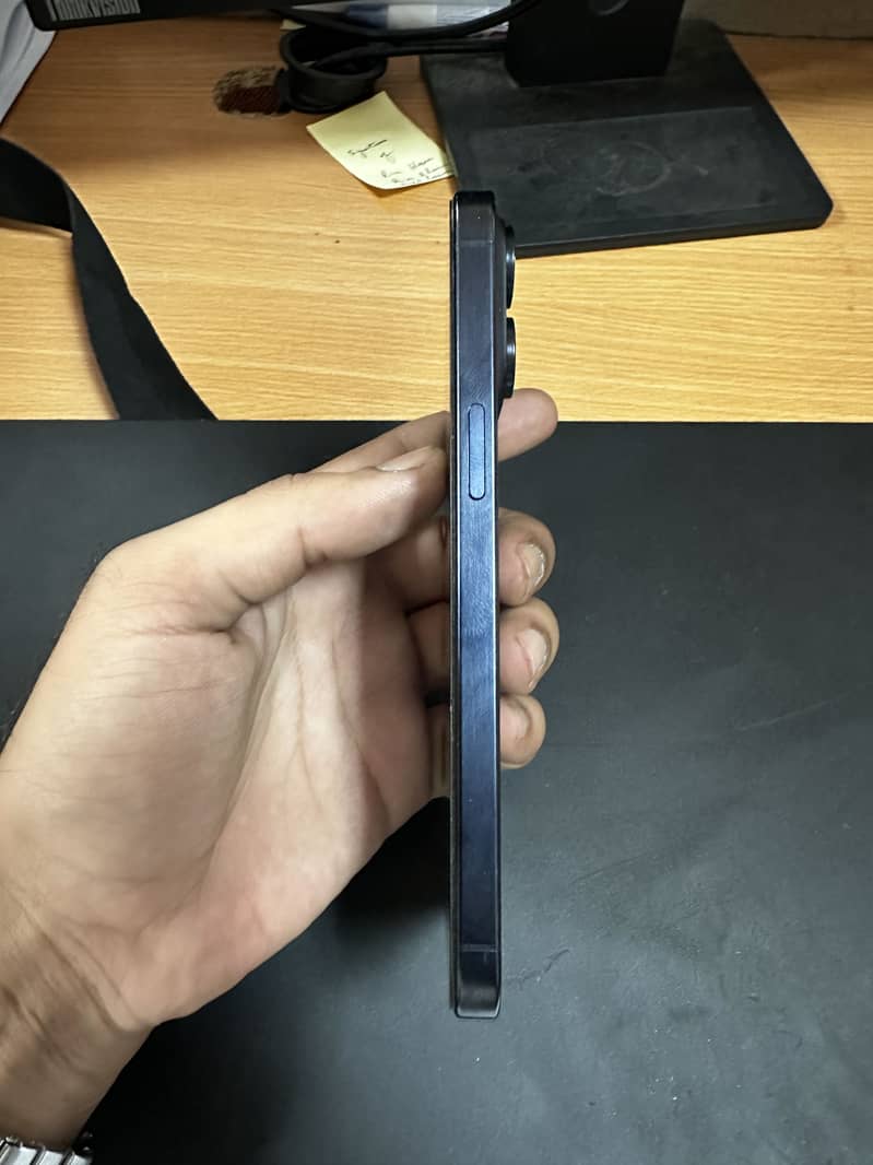 Apple iPhone 15 Pro Max 3