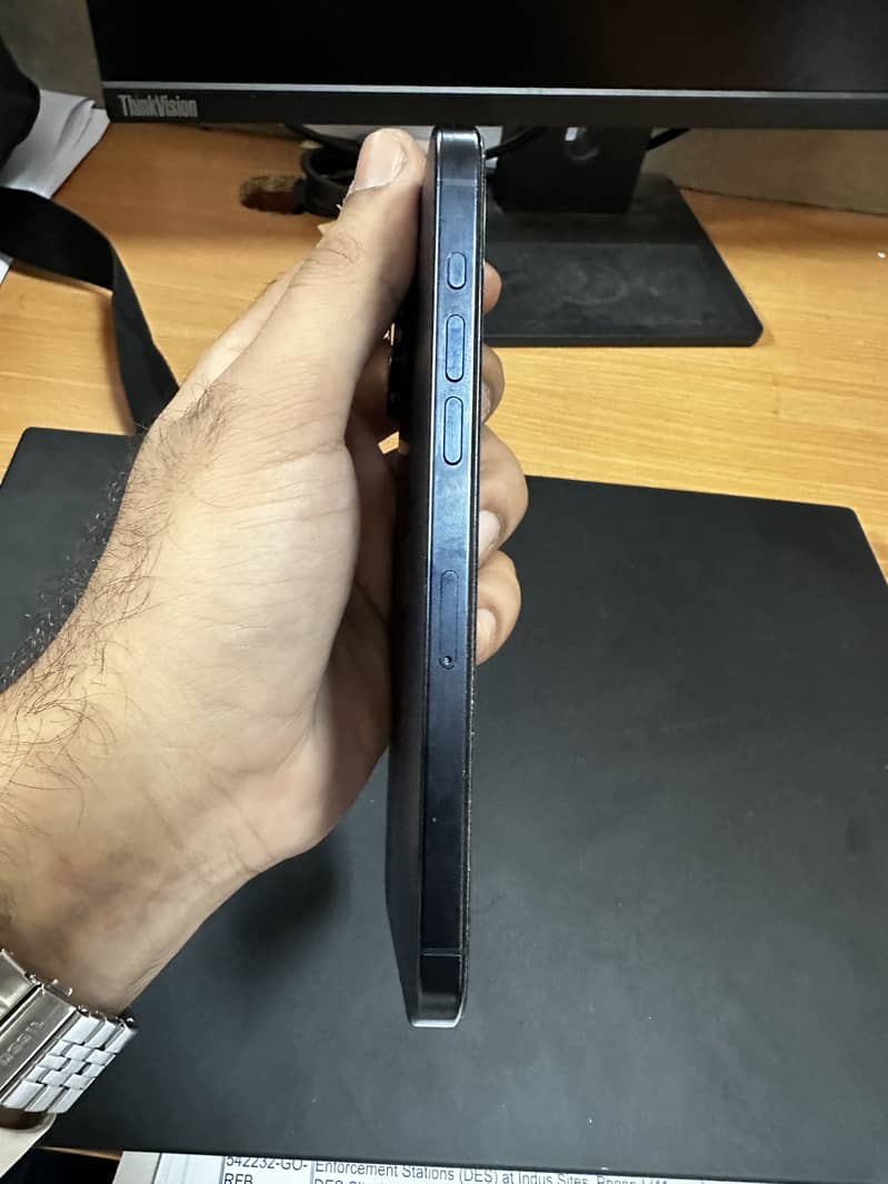 Apple iPhone 15 Pro Max 5