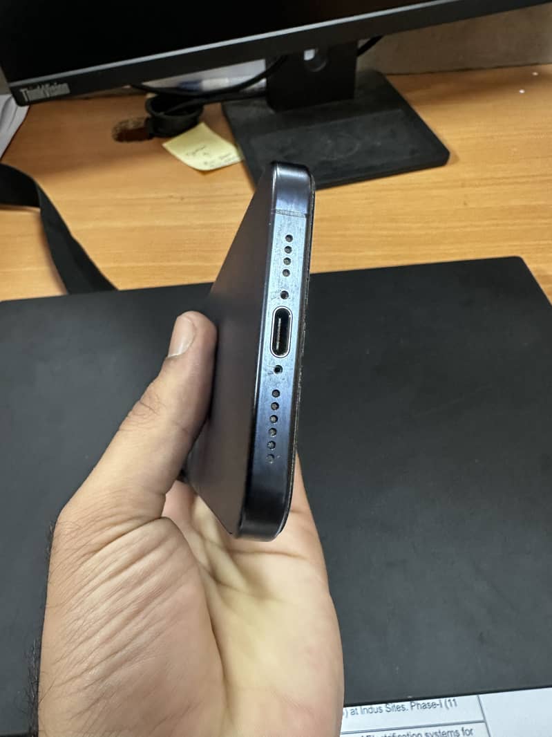 Apple iPhone 15 Pro Max 6